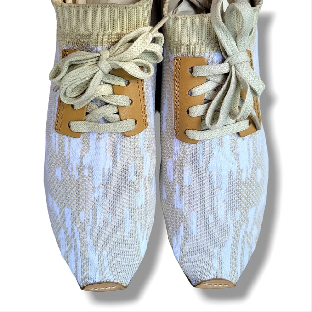 EUC  M4D3 On‎ the Run Comfort Knit Stretch Workout Sneakers Rubber Shoes Size 9